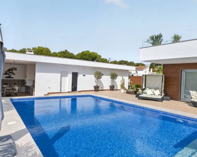 Chalet de 4 habitaciones en Pinar de Campoverde en venta con piscina - 1.475.000 € (Ref: 10009893)
