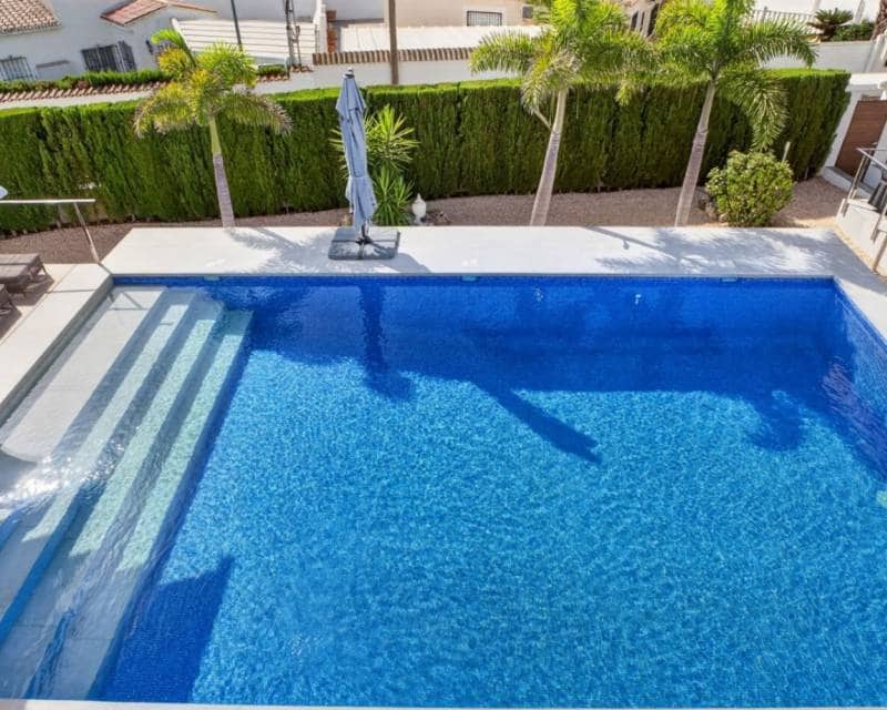 Chalet de 4 habitaciones en Pinar de Campoverde en venta con piscina - 1.475.000 € (Ref: 10009893)