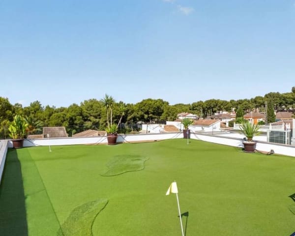 Chalet de 4 habitaciones en Pinar de Campoverde, Pilar de la Horadada en venta con piscina - 1.475.000 € (Ref: 10009893)