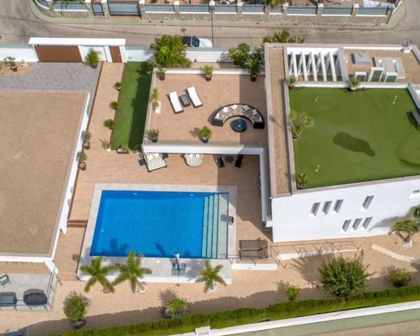 Chalet de 4 habitaciones en Pinar de Campoverde, Pilar de la Horadada en venta con piscina - 1.475.000 € (Ref: 10009893)