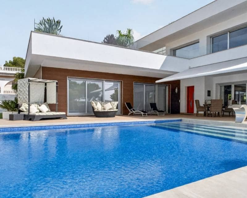 Chalet de 4 habitaciones en Pinar de Campoverde en venta con piscina - 1.475.000 € (Ref: 10009893)