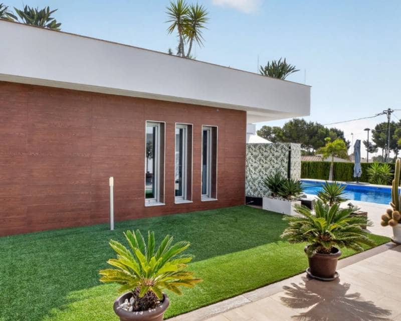 Chalet de 4 habitaciones en Pinar de Campoverde en venta con piscina - 1.475.000 € (Ref: 10009893)