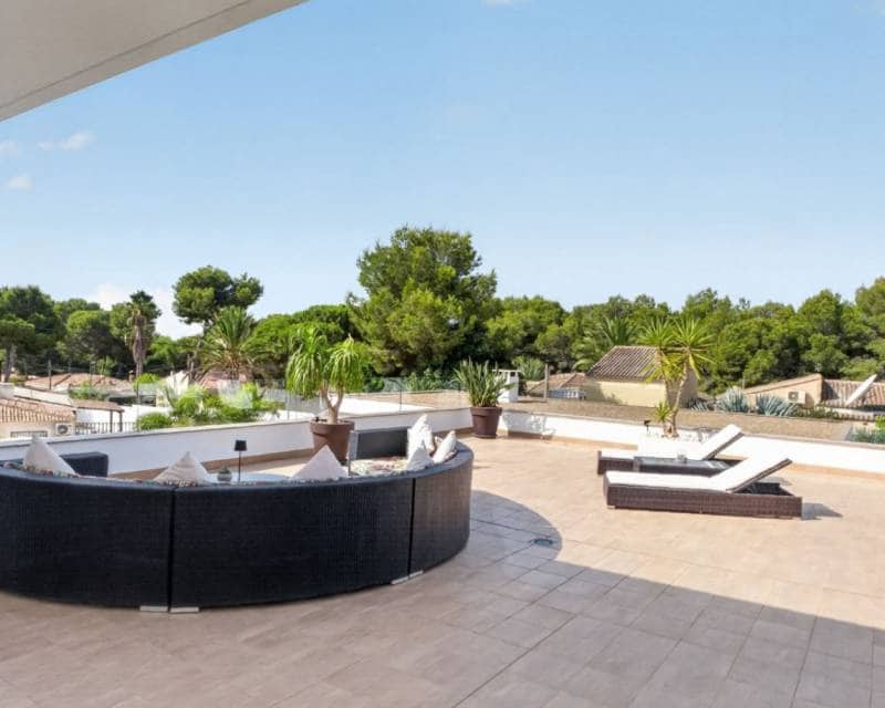Chalet de 4 habitaciones en Pinar de Campoverde en venta con piscina - 1.475.000 € (Ref: 10009893)