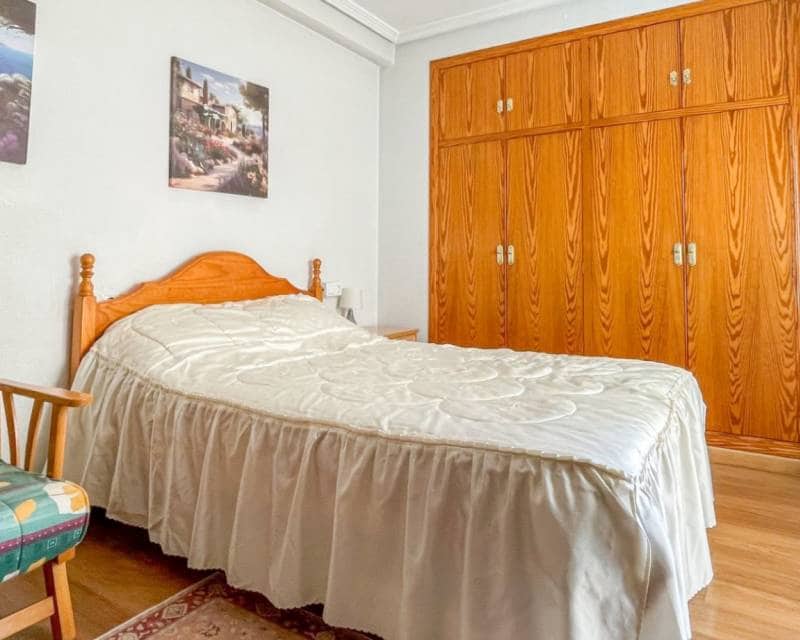 3 soveværelse Lejlighed til salg i Torrevieja med garage - € 259.900 (Ref: 10012496)
