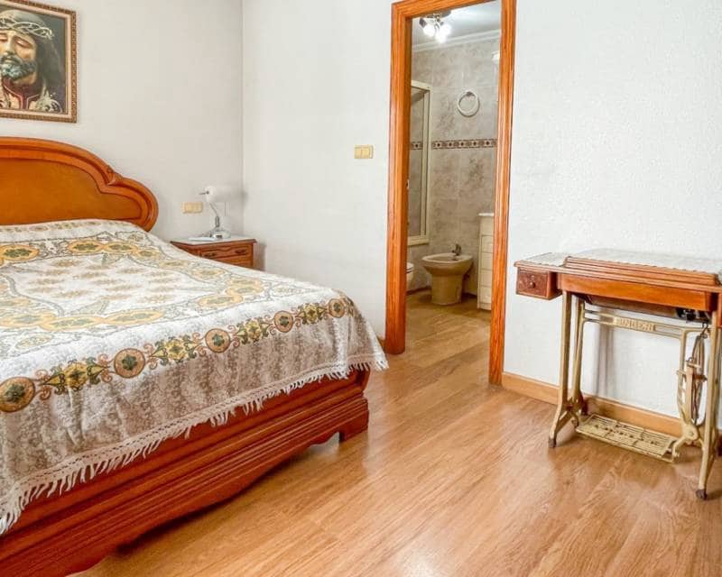 3 soveværelse Lejlighed til salg i Torrevieja med garage - € 259.900 (Ref: 10012496)