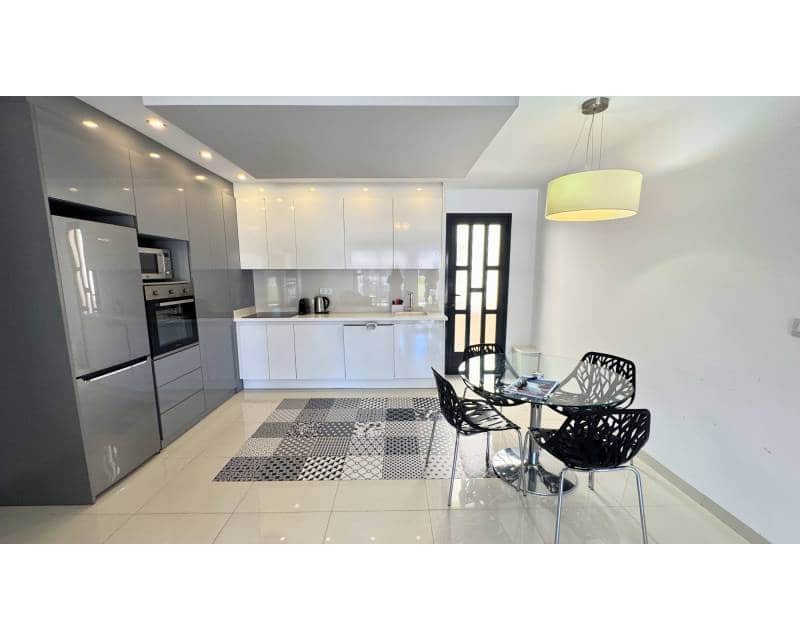Apartamento de 2 habitaciones en Torre de la Horadada en venta con piscina - 259.500 € (Ref: 10012501)