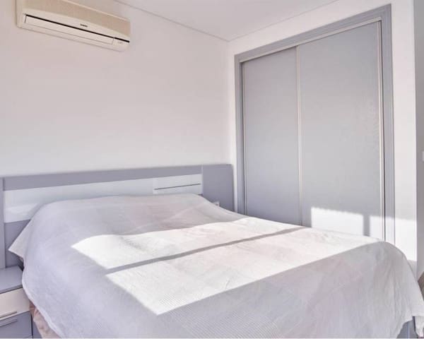 Chalet de 3 habitaciones en Los Montesinos en venta con piscina - 260.000 € (Ref: 10012581)