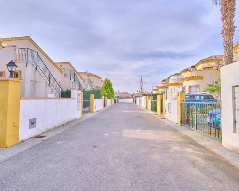 3 makuuhuone Huvila myytävänä paikassa Los Montesinos mukana uima-altaan - 260 000 € (Ref: 10012581)