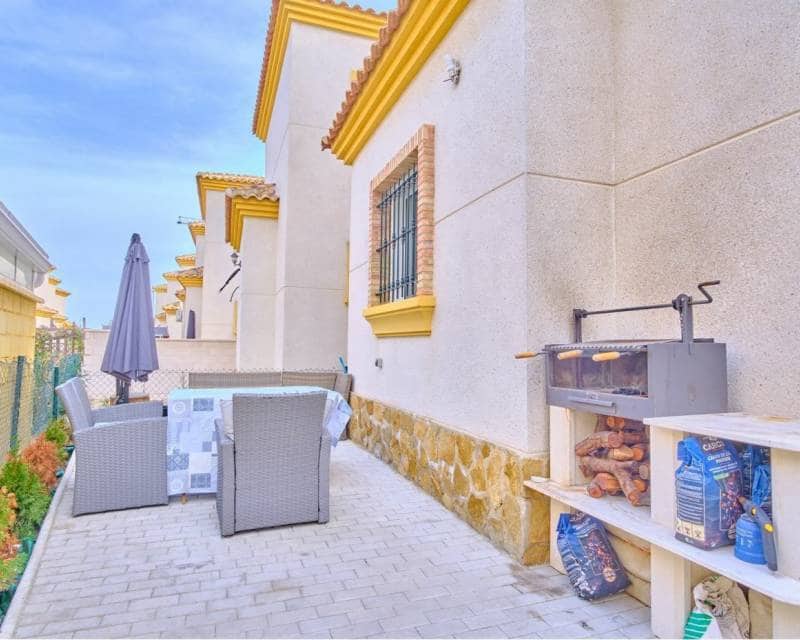 3 makuuhuone Huvila myytävänä paikassa Los Montesinos mukana uima-altaan - 260 000 € (Ref: 10012581)