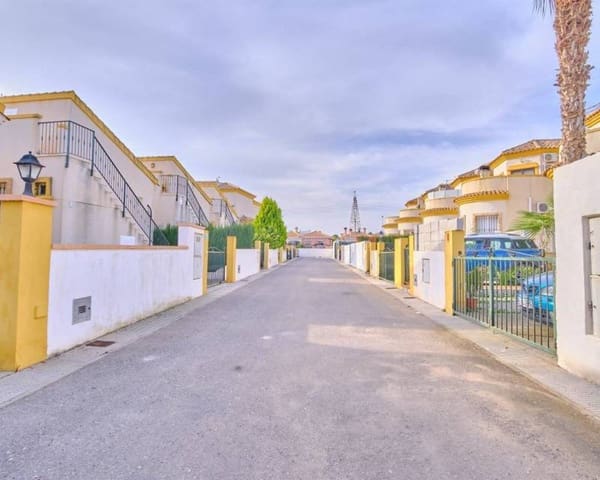 Chalet de 3 habitaciones en Los Montesinos en venta con piscina - 260.000 € (Ref: 10012581)