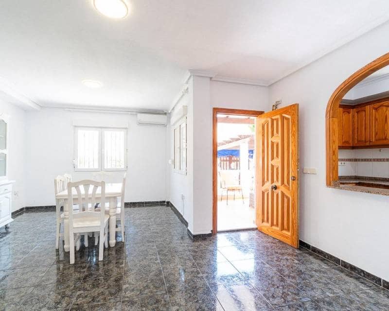 3 soveværelse Semi-Rækkehus til salg i Playa Flamenca med swimmingpool - € 297.000 (Ref: 10014149)