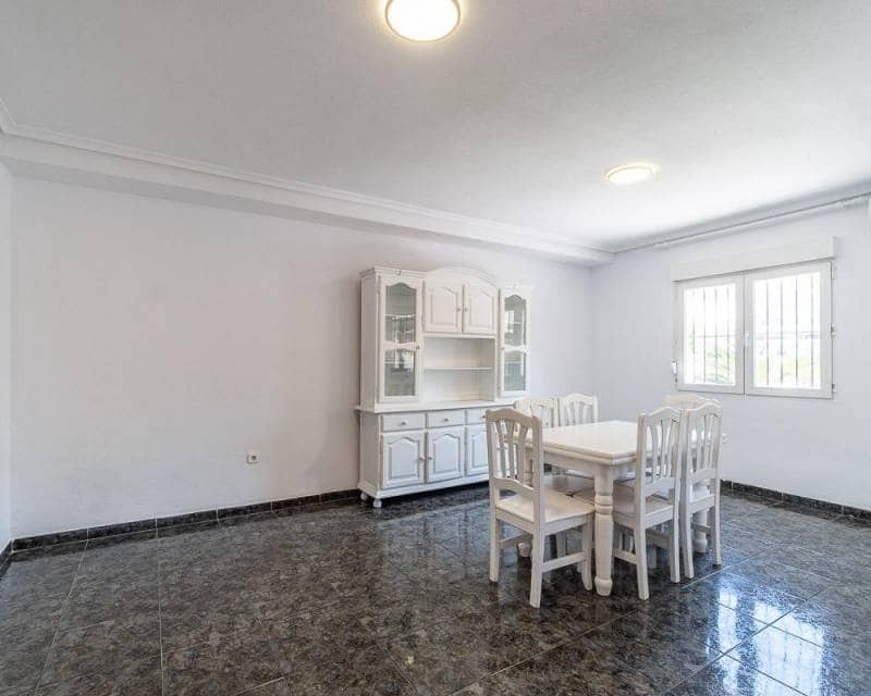 3 soveværelse Semi-Rækkehus til salg i Playa Flamenca med swimmingpool - € 297.000 (Ref: 10014149)