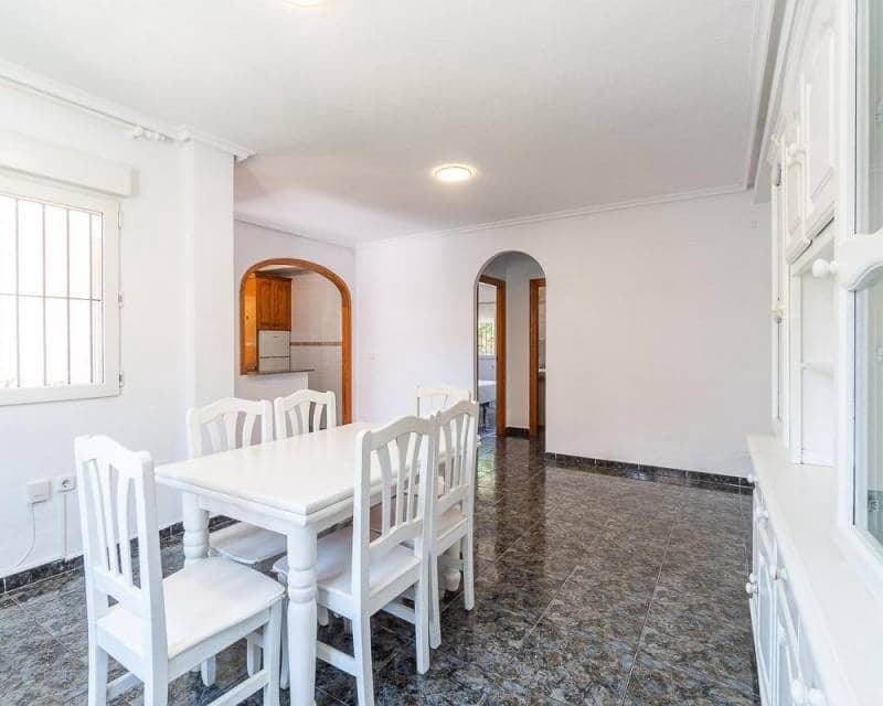 3 soveværelse Semi-Rækkehus til salg i Playa Flamenca med swimmingpool - € 297.000 (Ref: 10014149)