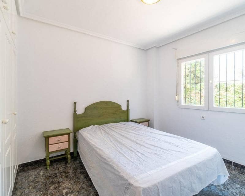 3 soveværelse Semi-Rækkehus til salg i Playa Flamenca med swimmingpool - € 297.000 (Ref: 10014149)