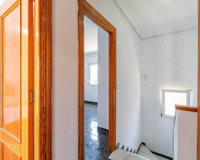 3 soveværelse Semi-Rækkehus til salg i Playa Flamenca med swimmingpool - € 297.000 (Ref: 10014149)