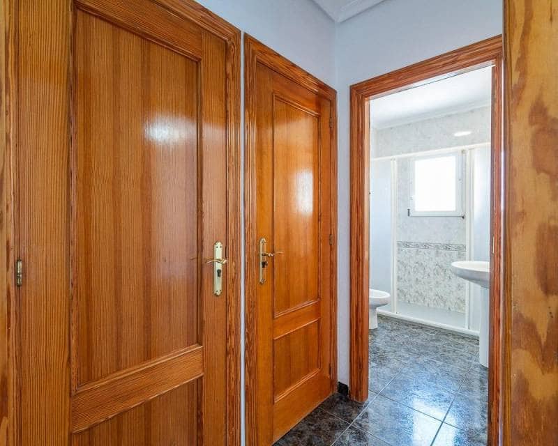 3 soveværelse Semi-Rækkehus til salg i Playa Flamenca med swimmingpool - € 297.000 (Ref: 10014149)