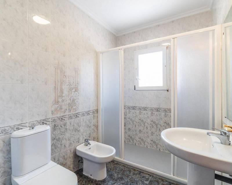 3 soveværelse Semi-Rækkehus til salg i Playa Flamenca med swimmingpool - € 297.000 (Ref: 10014149)