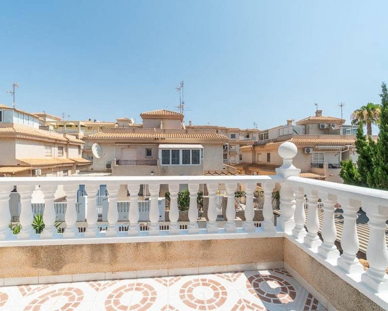 3 soveværelse Semi-Rækkehus til salg i Playa Flamenca med swimmingpool - € 297.000 (Ref: 10014149)