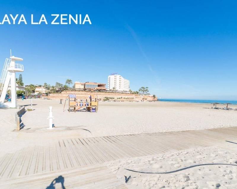 3 soveværelse Semi-Rækkehus til salg i Playa Flamenca med swimmingpool - € 297.000 (Ref: 10014149)