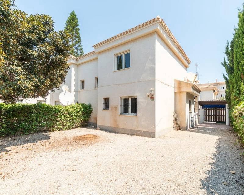 3 soveværelse Semi-Rækkehus til salg i Playa Flamenca med swimmingpool - € 297.000 (Ref: 10014149)