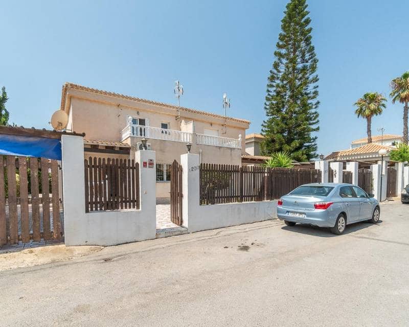3 soveværelse Semi-Rækkehus til salg i Playa Flamenca med swimmingpool - € 297.000 (Ref: 10014149)