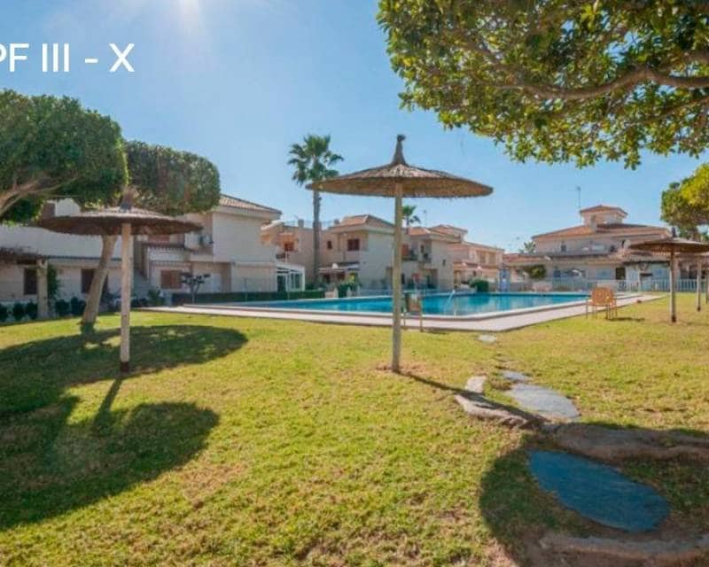 3 soveværelse Semi-Rækkehus til salg i Playa Flamenca med swimmingpool - € 297.000 (Ref: 10014149)