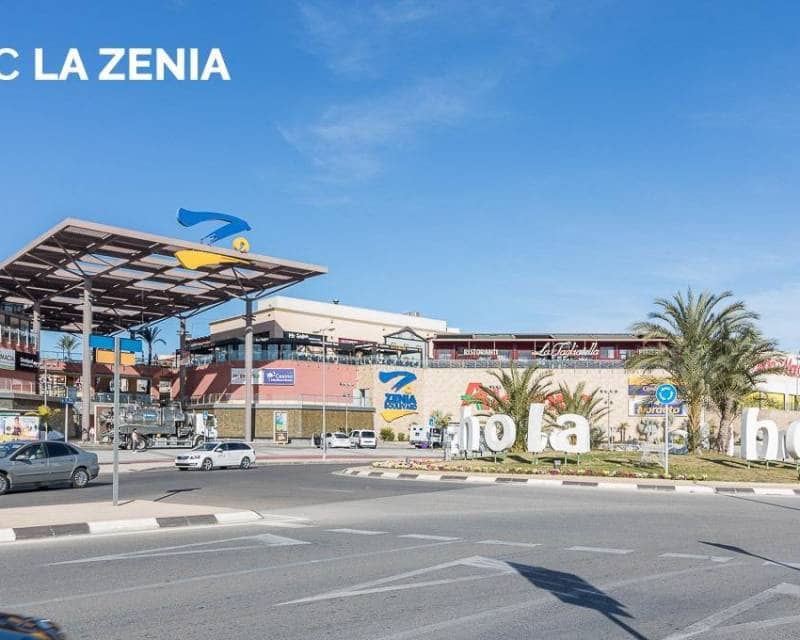 3 soveværelse Semi-Rækkehus til salg i Playa Flamenca med swimmingpool - € 297.000 (Ref: 10014149)