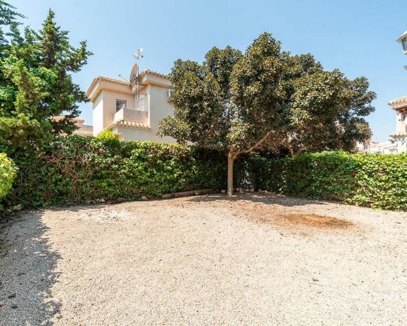 3 soveværelse Semi-Rækkehus til salg i Playa Flamenca med swimmingpool - € 297.000 (Ref: 10014149)