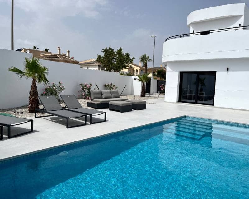4 bedroom Villa for sale in Ciudad Quesada with pool - € 625,000 (Ref: 10014152)