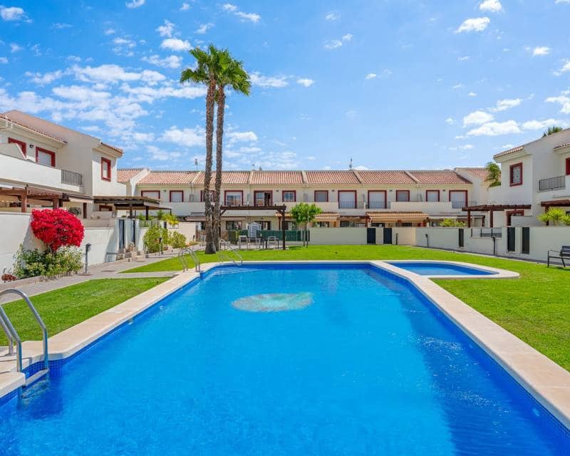 3 soveværelse Byhus til salg i Ciudad Quesada med swimmingpool garage - € 249.950 (Ref: 10014287)