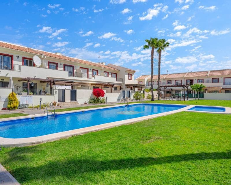3 soveværelse Byhus til salg i Ciudad Quesada med swimmingpool garage - € 249.950 (Ref: 10014287)