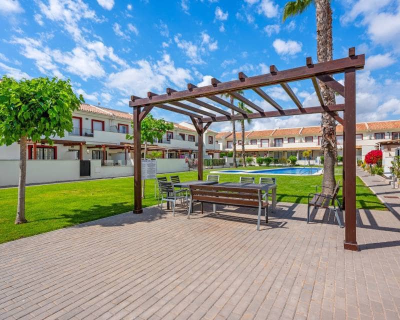 3 soveværelse Byhus til salg i Ciudad Quesada med swimmingpool garage - € 249.950 (Ref: 10014287)