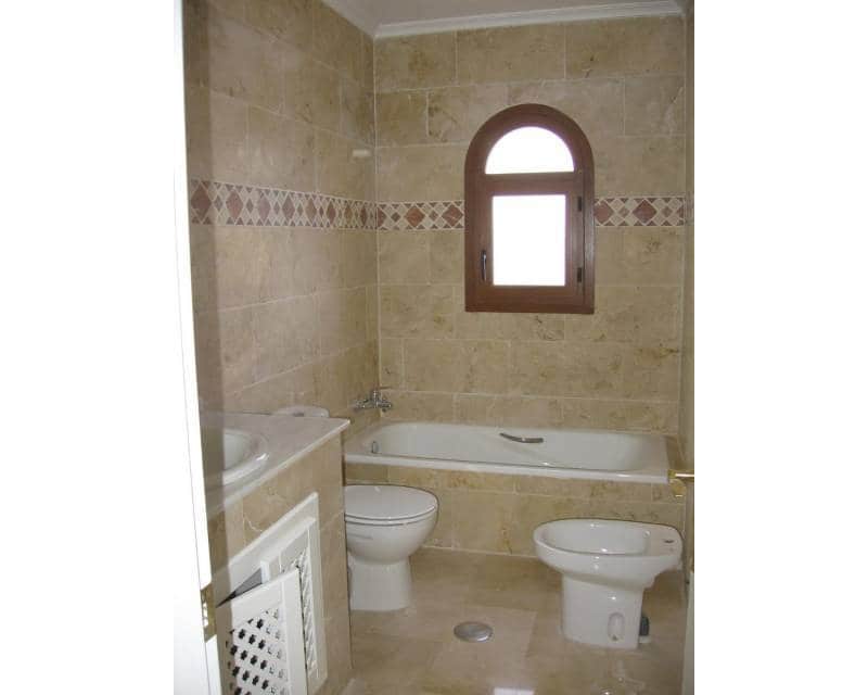 2 slaapkamer Rijtjeshuis te koop in Villamartin met zwembad - € 239.000 (Ref: 10014299)