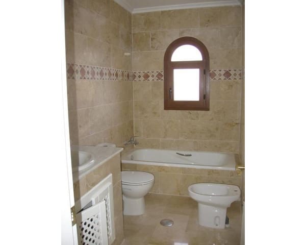 2 slaapkamer Rijtjeshuis te koop in Villamartin, Orihuela met zwembad - € 239.000 (Ref: 10014299)