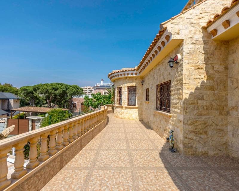 4 bedroom Villa for sale in Campoamor with pool - € 1,600,000 (Ref: 10014706)