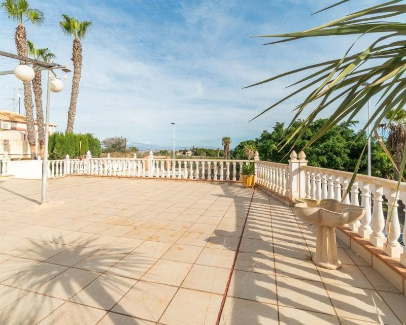 4 slaapkamer Villa te koop in Los Altos met zwembad - € 449.000 (Ref: 10014707)
