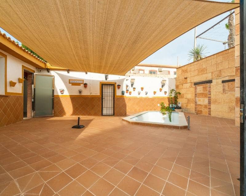 4 slaapkamer Villa te koop in Los Altos met zwembad - € 449.000 (Ref: 10014707)