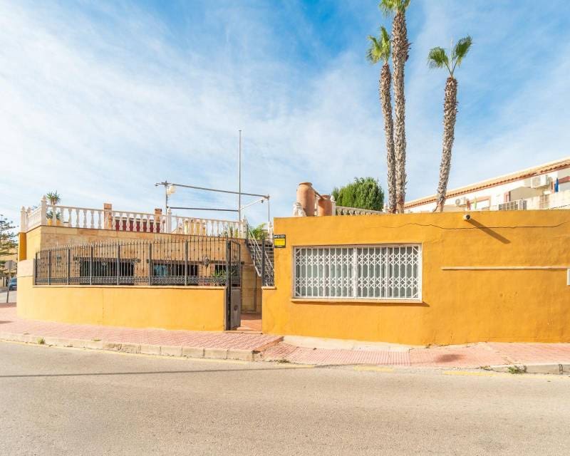 4 slaapkamer Villa te koop in Los Altos met zwembad - € 449.000 (Ref: 10014707)