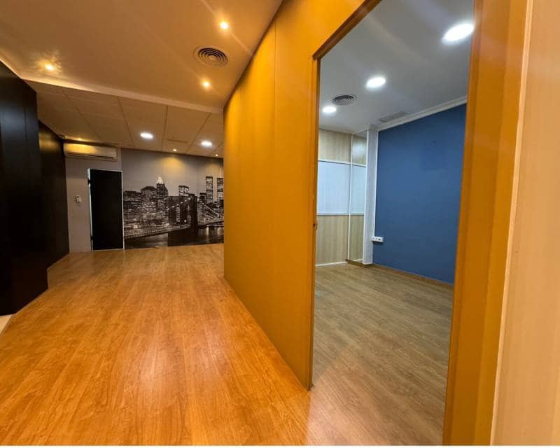 Commercial for sale in Guardamar del Segura with pool - € 222,200 (Ref: 10014708)