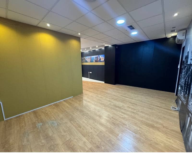 Commercial for sale in Guardamar del Segura with pool - € 222,200 (Ref: 10014708)