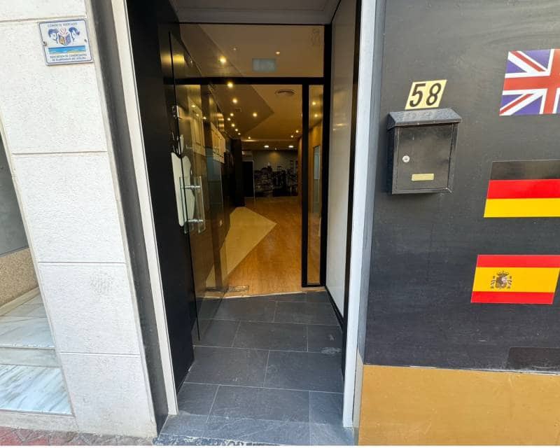 Commercial for sale in Guardamar del Segura with pool - € 222,200 (Ref: 10014708)