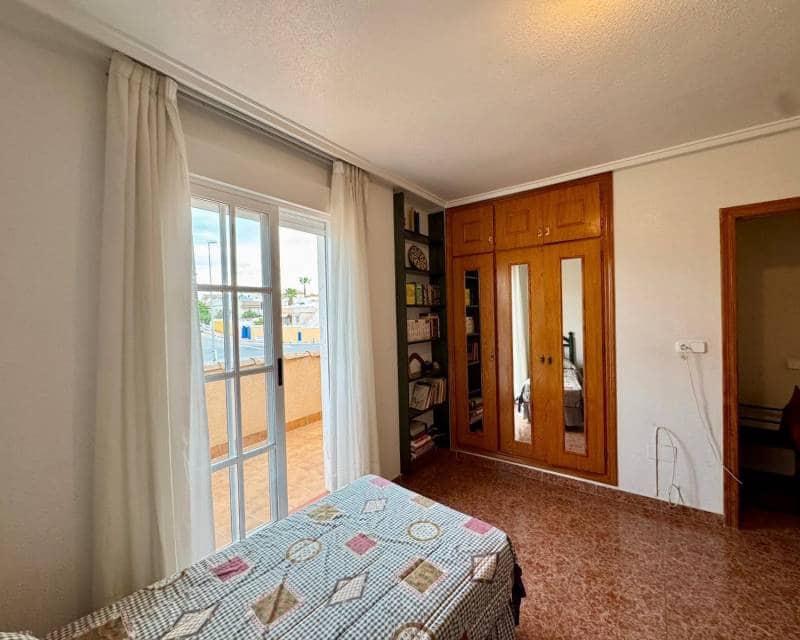 Chalet de 3 habitaciones en Torrevieja en venta con piscina - 320.000 € (Ref: 10014712)