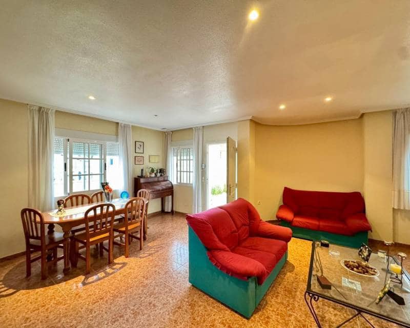 Chalet de 3 habitaciones en Torrevieja en venta con piscina - 320.000 € (Ref: 10014712)