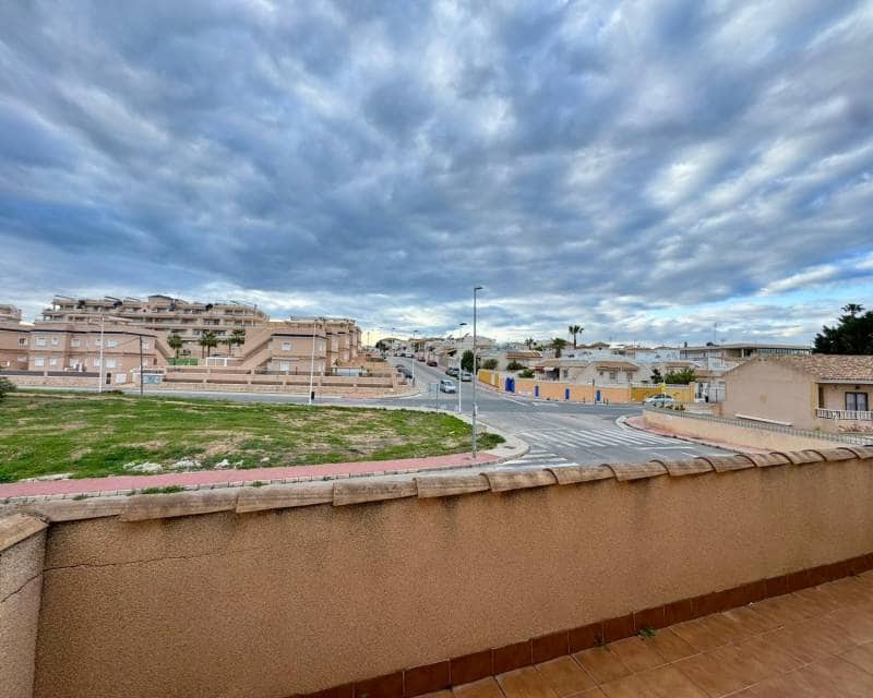 Chalet de 3 habitaciones en Torrevieja en venta con piscina - 320.000 € (Ref: 10014712)