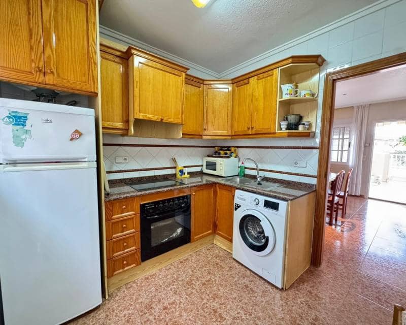 Chalet de 3 habitaciones en Torrevieja en venta con piscina - 320.000 € (Ref: 10014712)