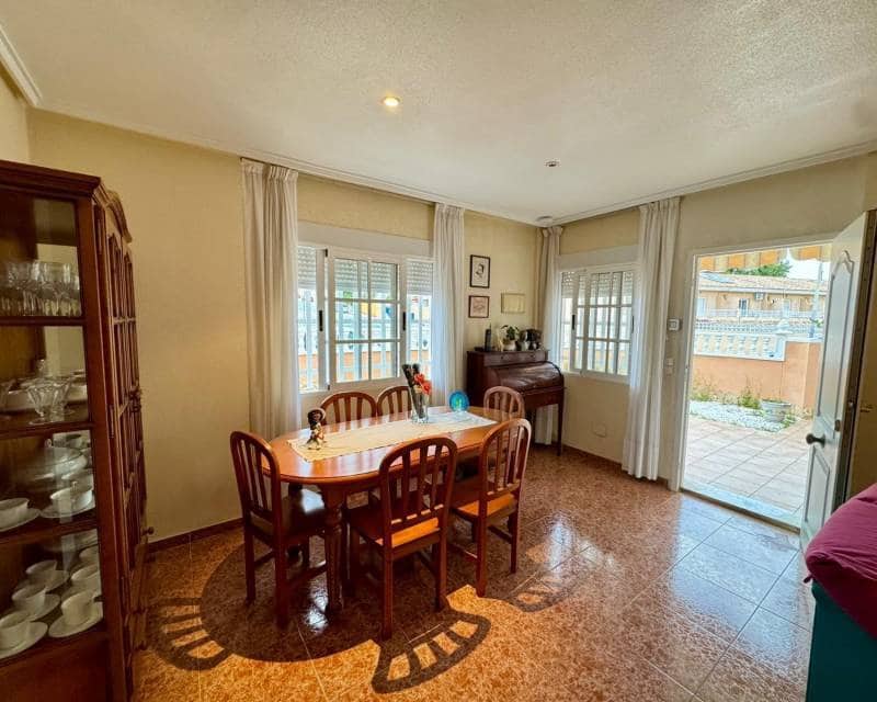 Chalet de 3 habitaciones en Torrevieja en venta con piscina - 320.000 € (Ref: 10014712)