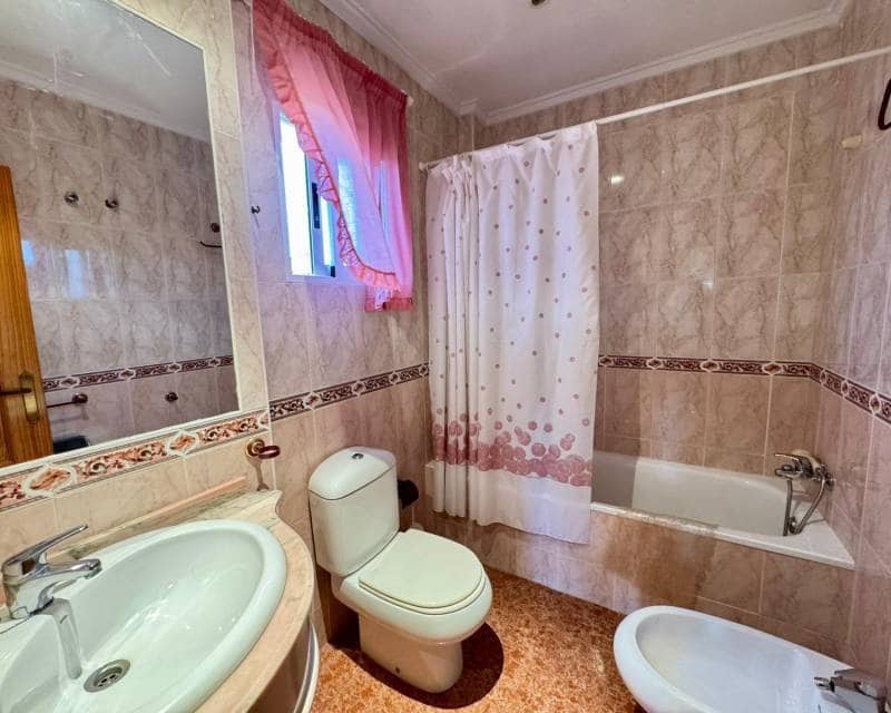 Chalet de 3 habitaciones en Torrevieja en venta con piscina - 320.000 € (Ref: 10014712)