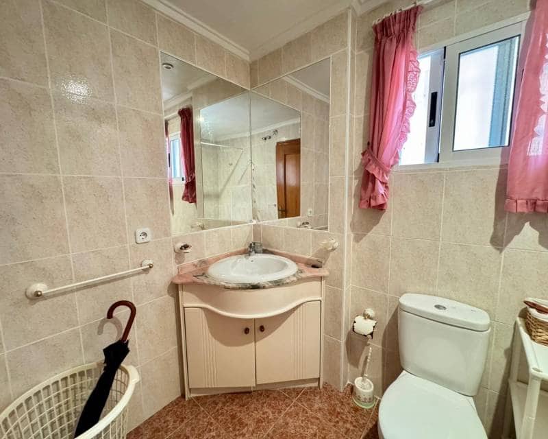 Chalet de 3 habitaciones en Torrevieja en venta con piscina - 320.000 € (Ref: 10014712)