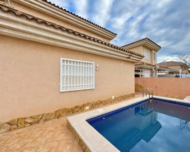 Chalet de 3 habitaciones en Torrevieja en venta con piscina - 320.000 € (Ref: 10014712)