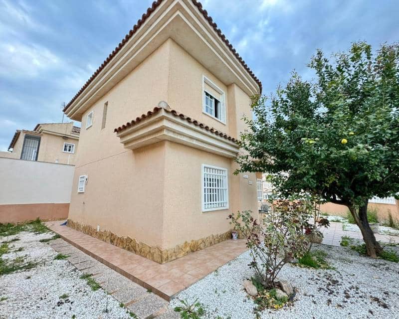 Chalet de 3 habitaciones en Torrevieja en venta con piscina - 320.000 € (Ref: 10014712)